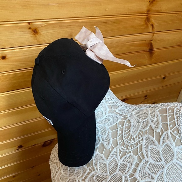 vans hat with bow back - Picture 7 of 9